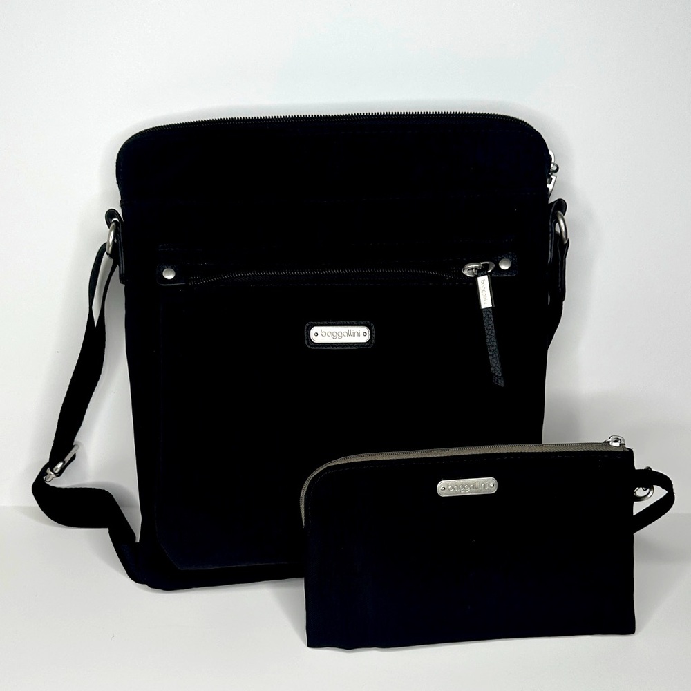 Black Baggallini Go Bagg with RFID protected wristlet